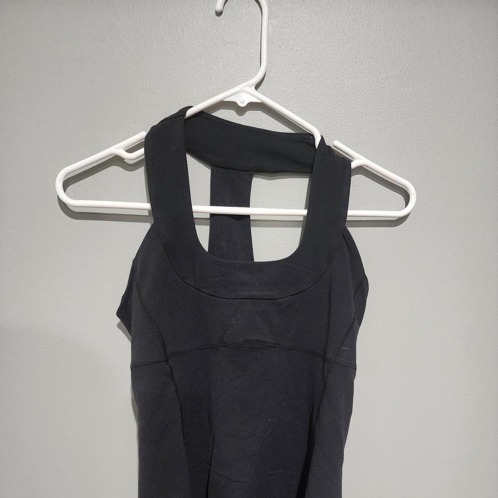Black Lululemon tank
